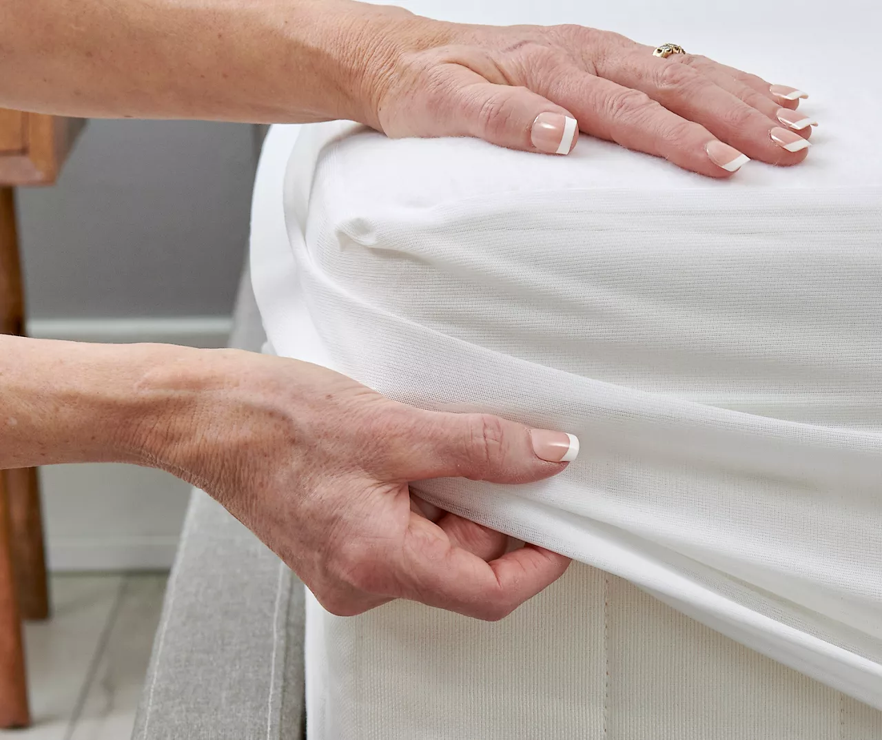 Ultra Soft Queen Waterproof Fitted Mattress Protector - Image 4