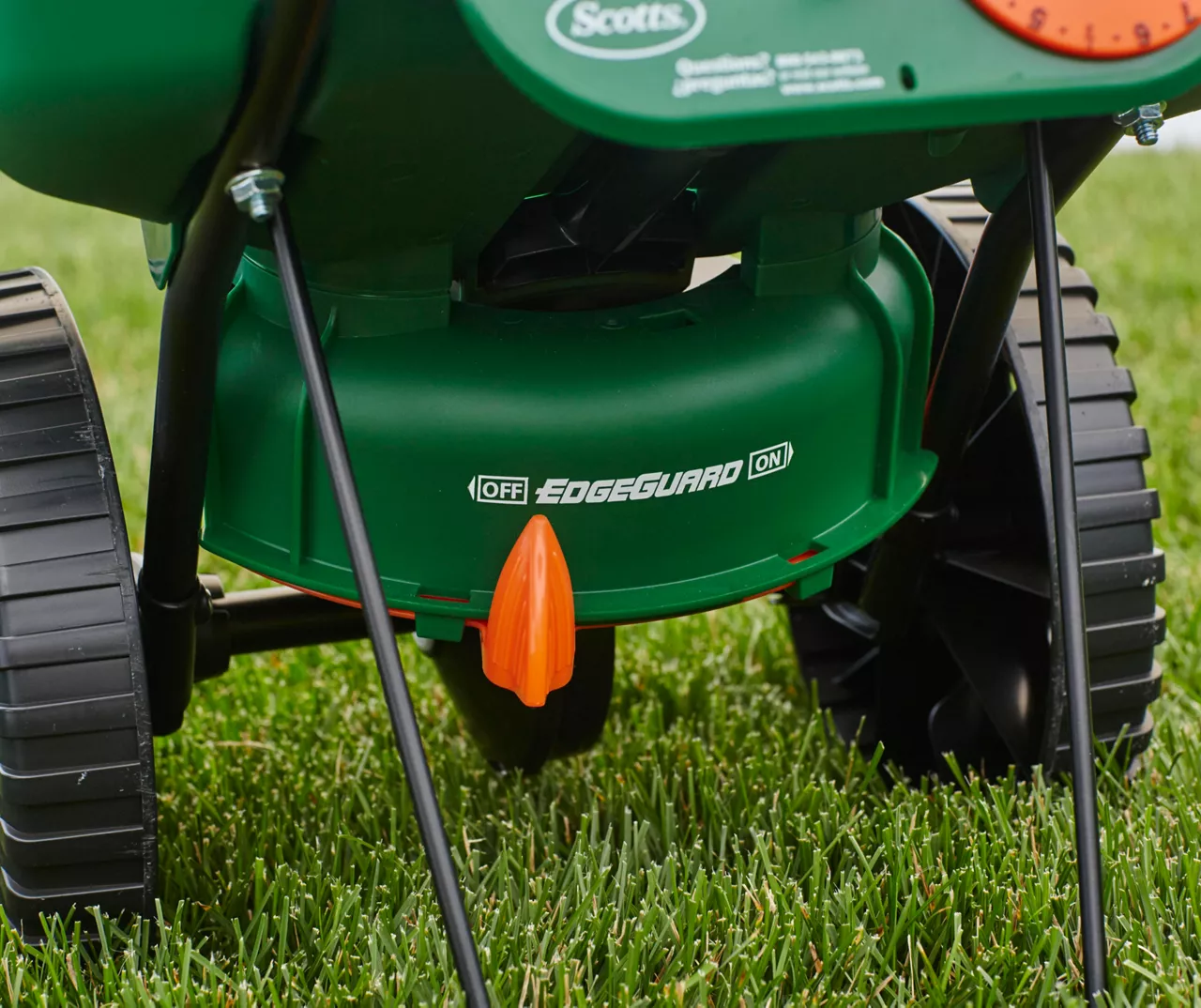 Turf Builder EdgeGuard Mini Broadcast Spreader - Image 3