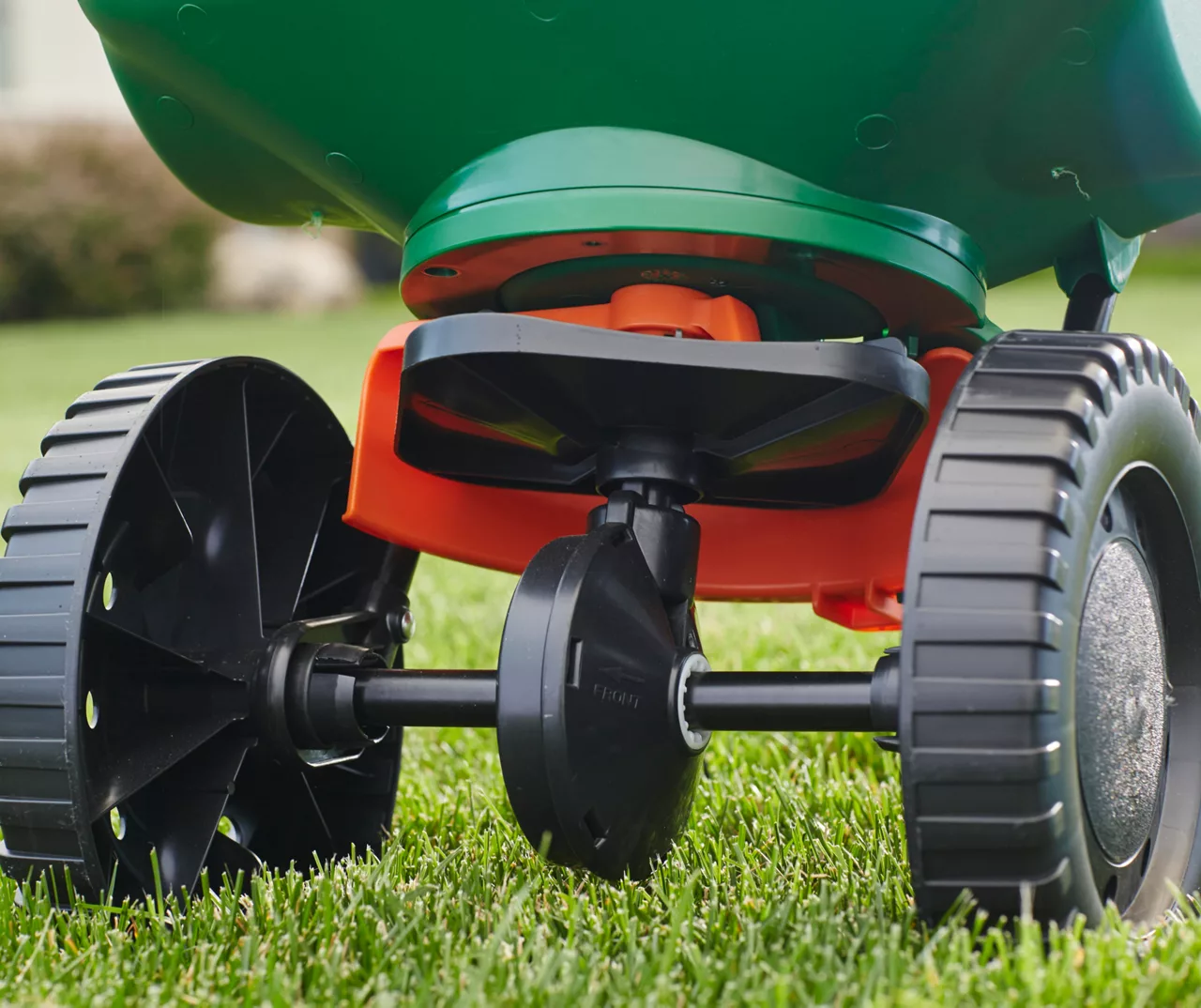 Turf Builder EdgeGuard Mini Broadcast Spreader - Image 5