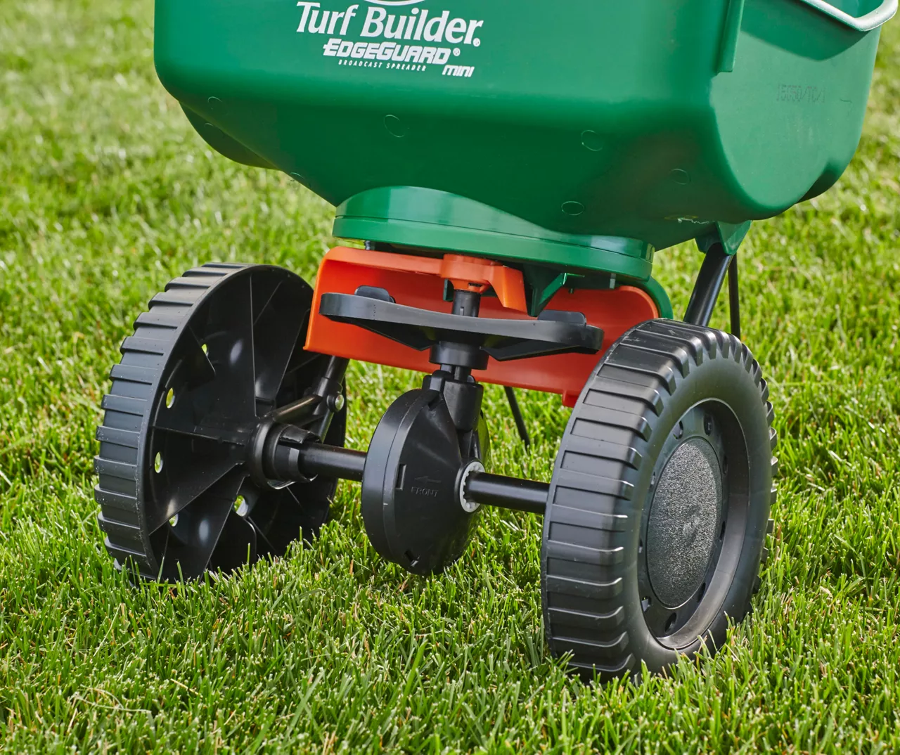 Turf Builder EdgeGuard Mini Broadcast Spreader - Image 6