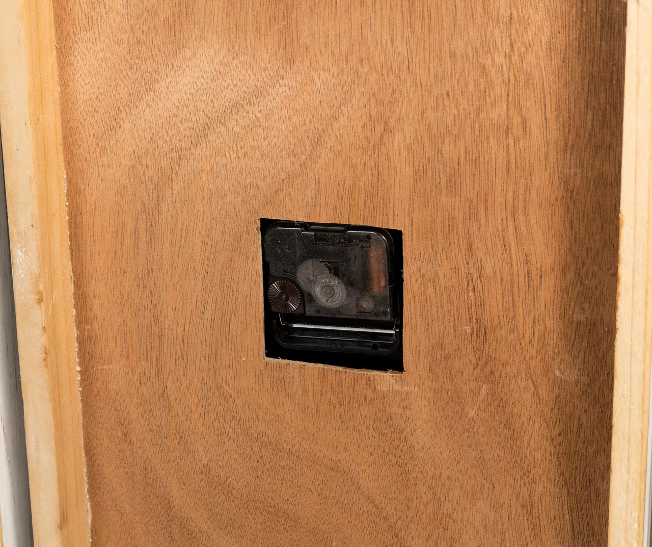 Black & White Distressed Roman Numeral 3-Piece Farmhouse Wall Clock Set, (31.5") - Image 8