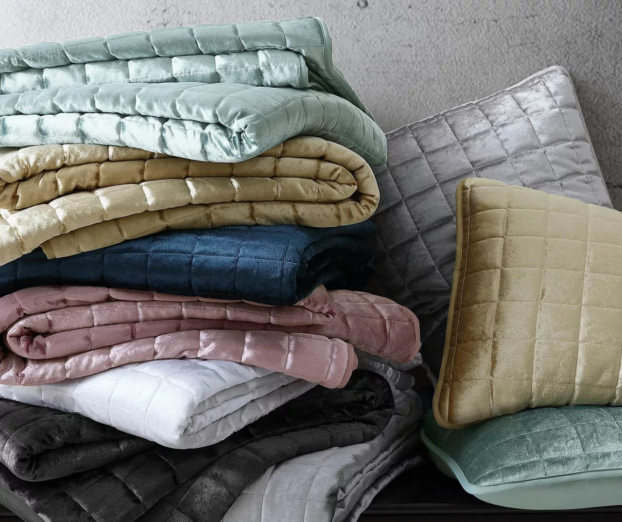 Blush Lyndon 3-Piece Queen Coverlet Comforter Set - Image 4