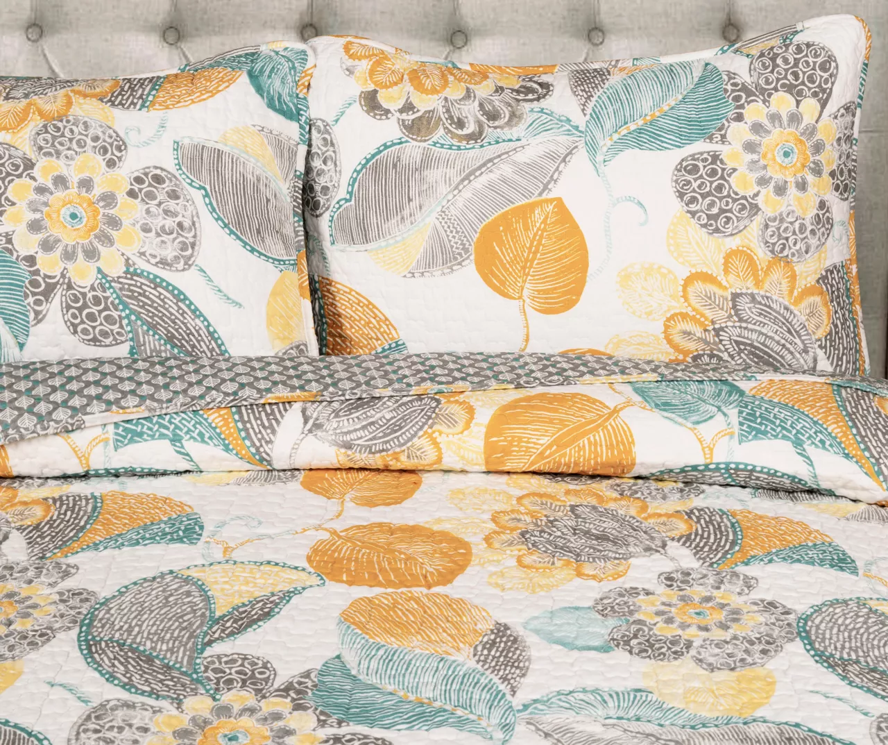 Layla White & Yellow Floral Full/Queen 3-Piece Quilt Set - Image 4