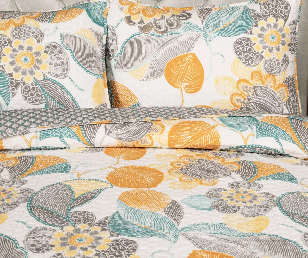 Layla White & Yellow Floral Full/Queen 3-Piece Quilt Set - Image 7