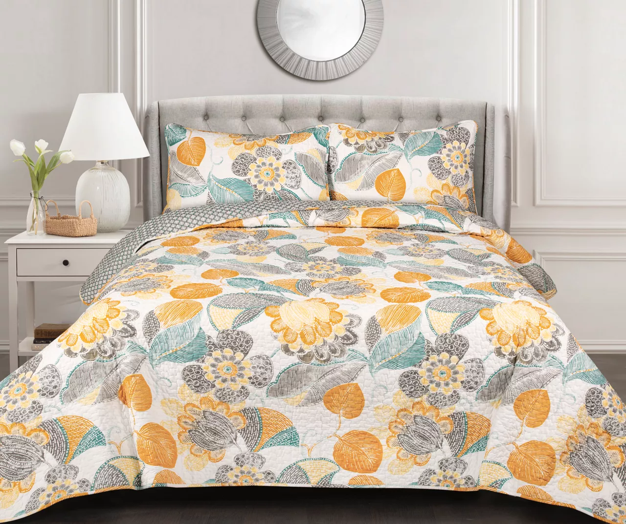 Layla White & Yellow Floral Full/Queen 3-Piece Quilt Set