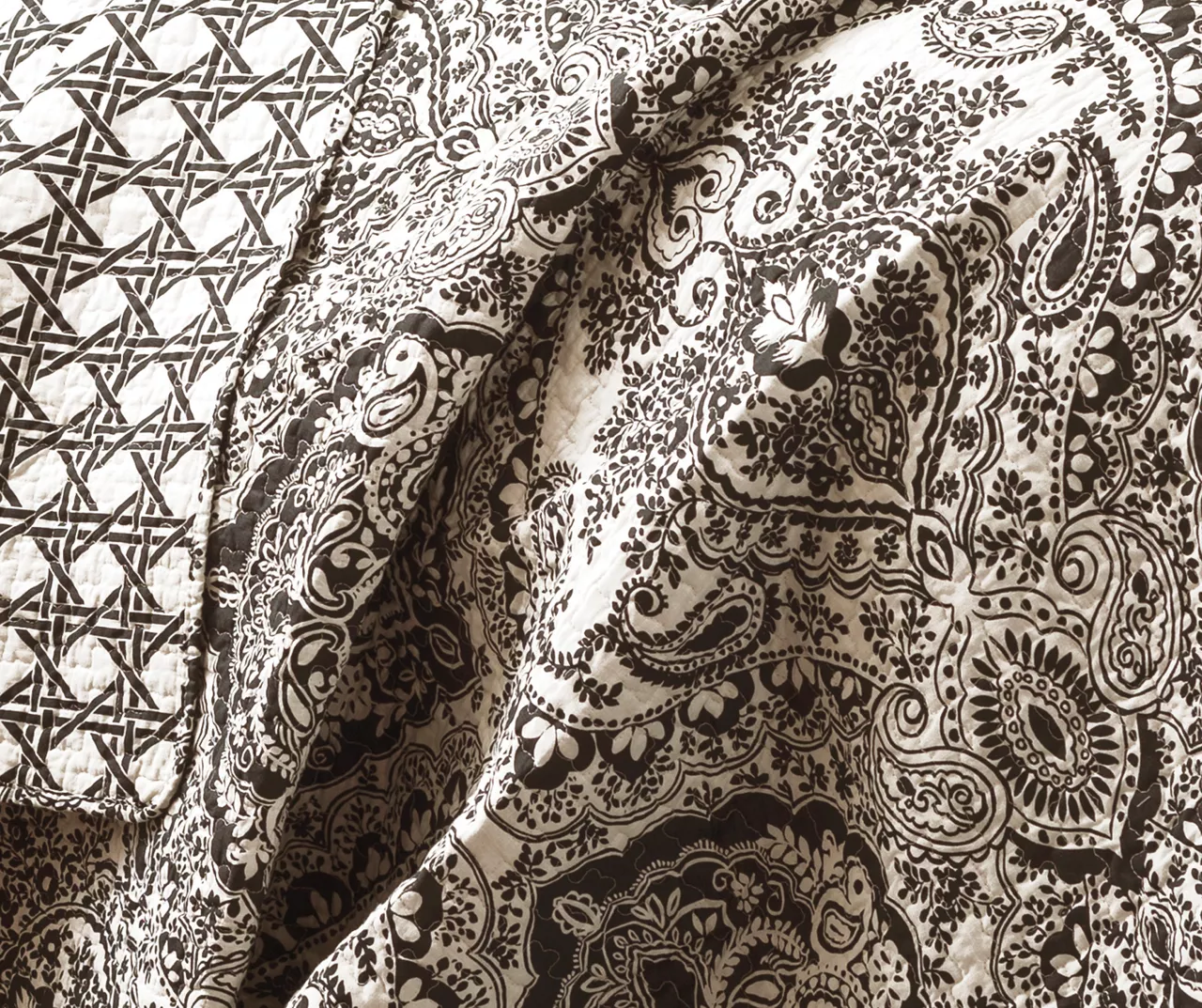 Aubree Black & White Full/Queen 3-Piece Quilt Set - Image 4