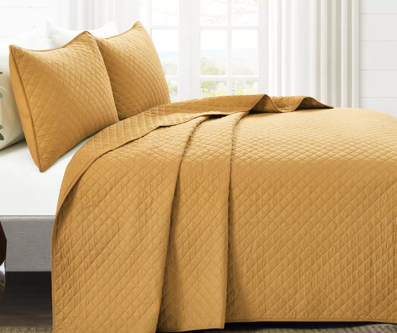 Ava Diamond-Quilted 3-Piece Quilt Set - Image 5