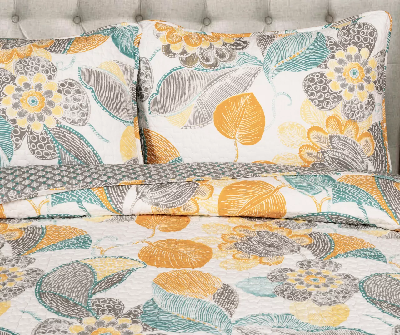 Layla Floral Reversible 3-Piece Quilt Set - Image 4