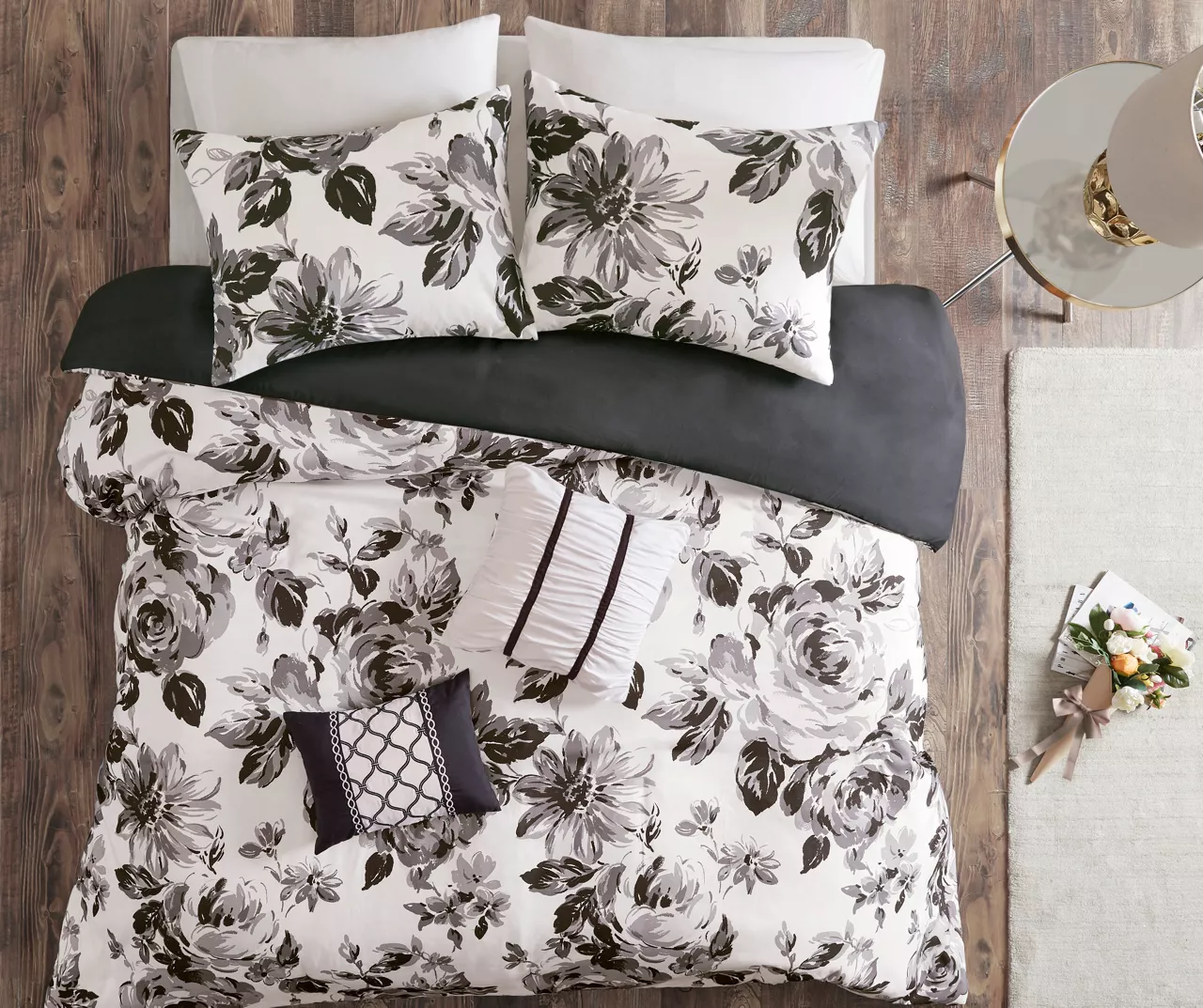 Hannah White & Black Floral Duvet Cover Set - Image 3