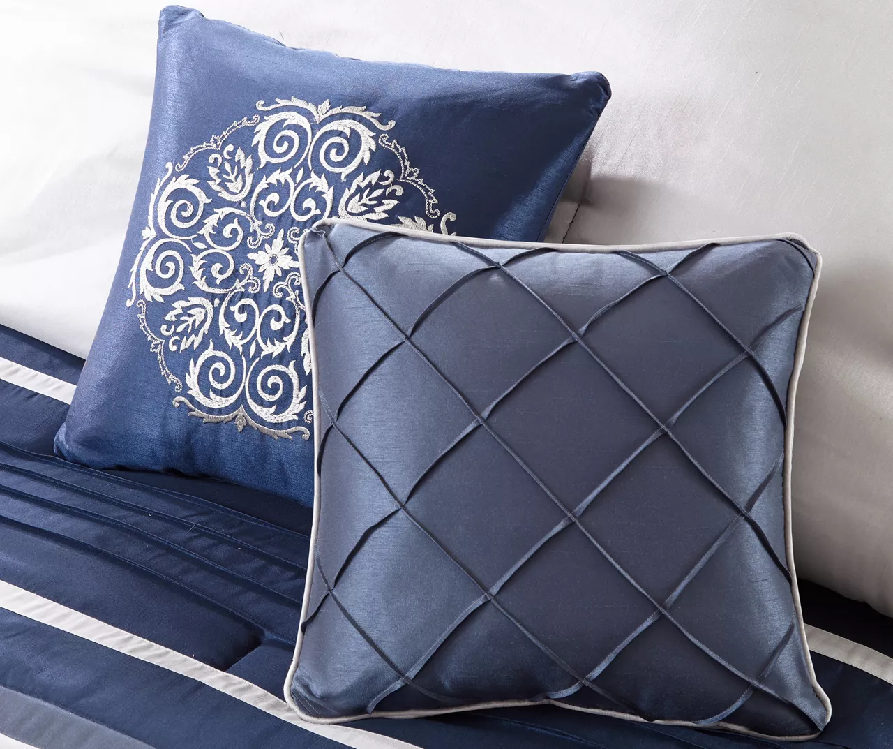 Burnett Navy & White Color Block Pintuck California King 7-Piece Comforter Set - Image 4