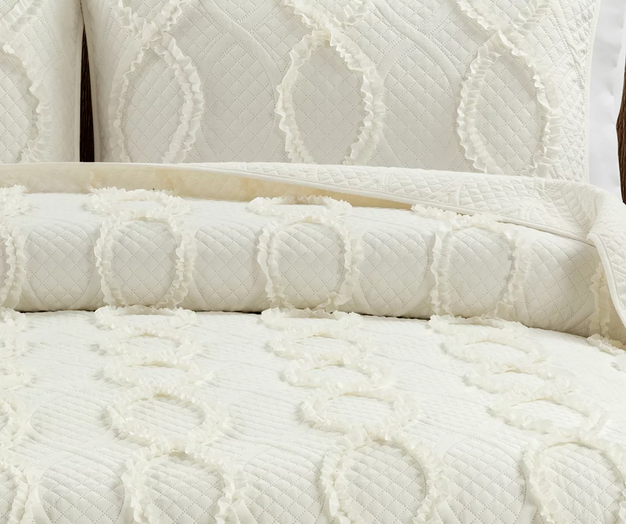 Lush Decor Avon Ivory Ruffled Helix Pattern Quilt Set - Image 9