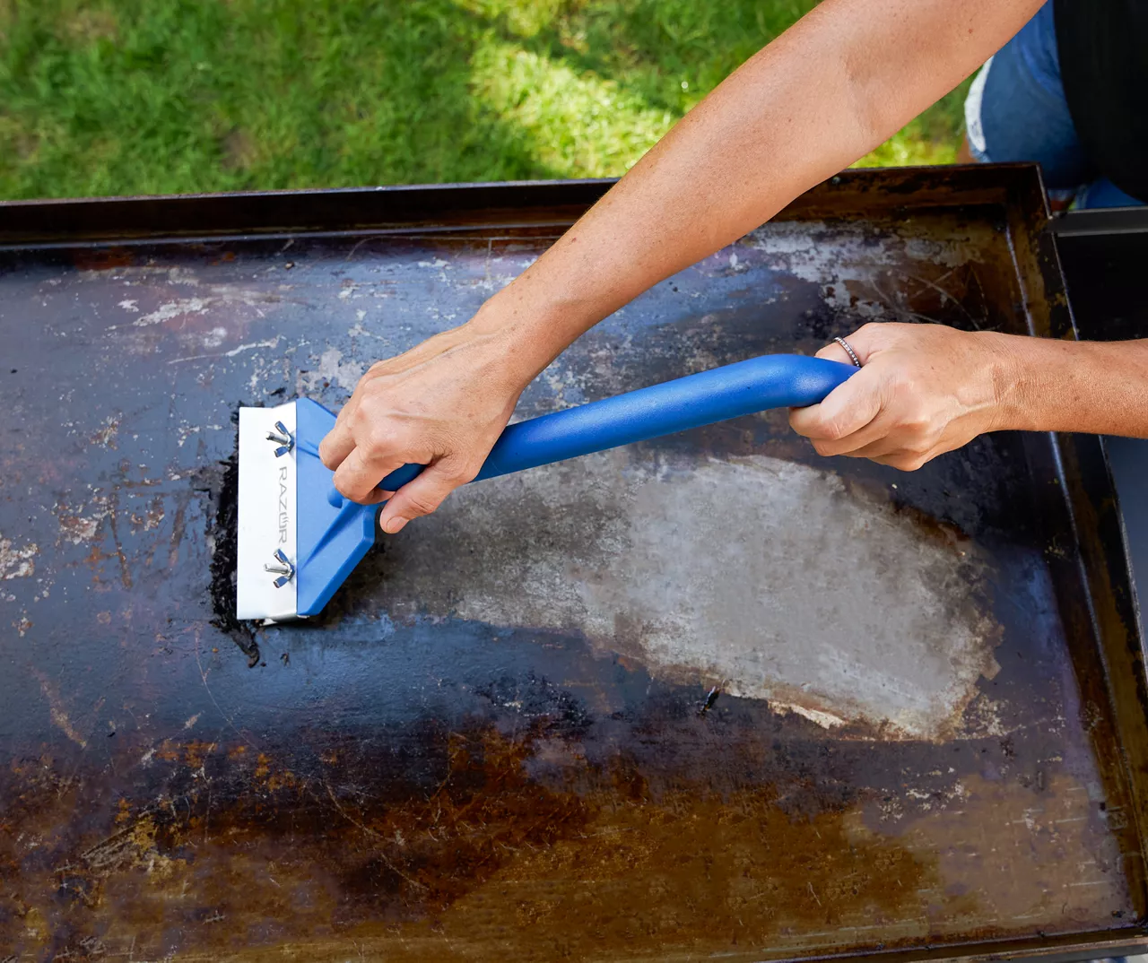 RAZOR Commercial-Grade Griddle Scraper - Image 3