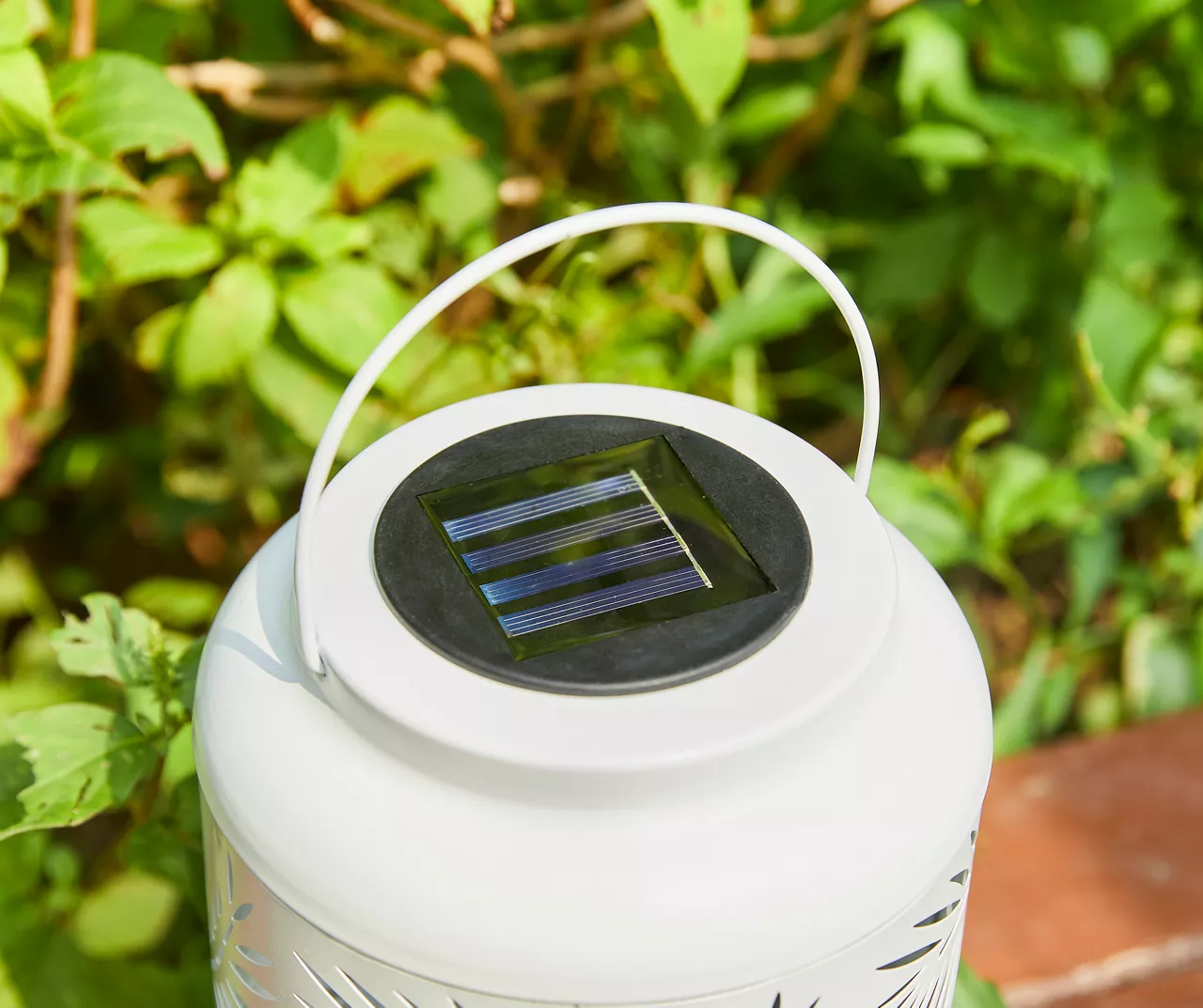 White Leaf Cut-Out Metal LED Solar Lantern - Image 5