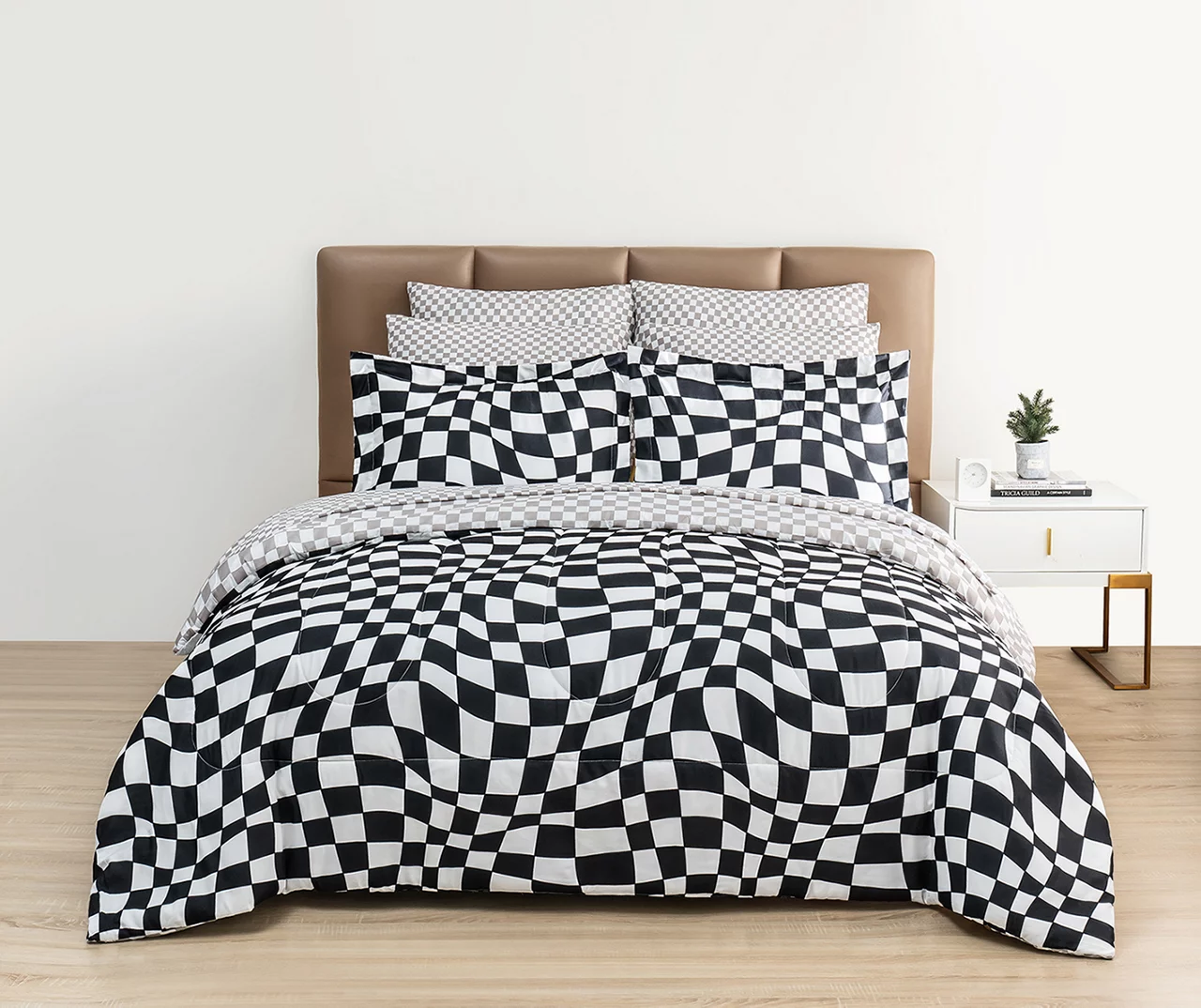 Euphoric Expression Black Wavy Checkerboard Reversible Twin 6-Piece Bed-in-a-Bag Set